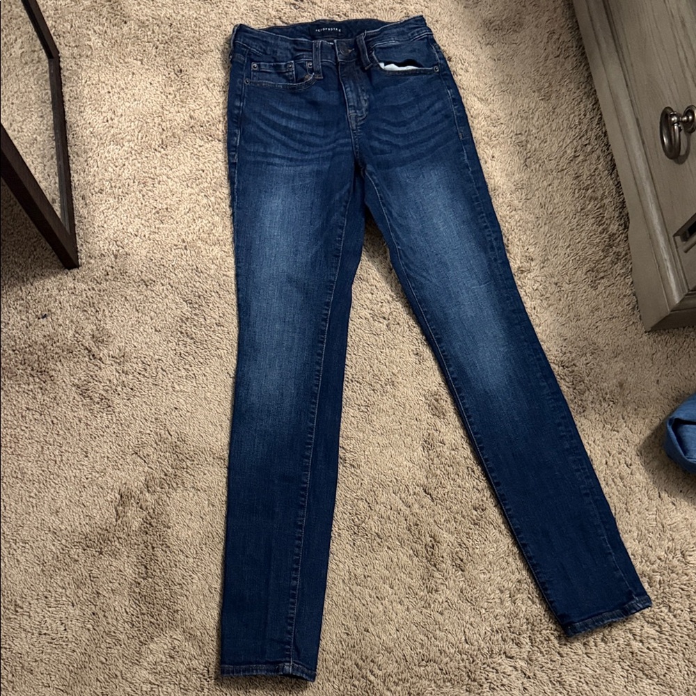 Aeropostale Women's Light and Dark Blue Skinny Jeans